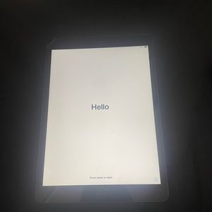 Ipad 8th gen 32 GB